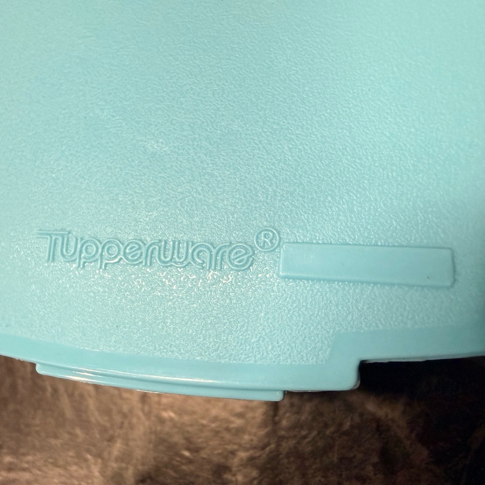 TUPPERWARE Miscellaneous Set - Picture 13 of 16